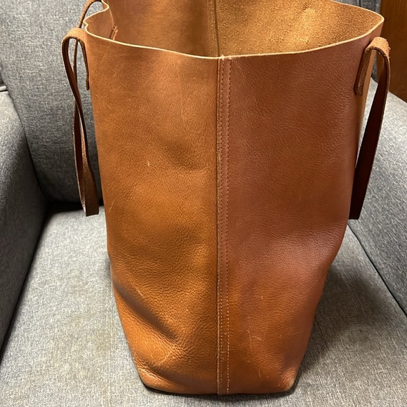 Madewell The Transport Tote- English Saddle - Picture 5 of 12